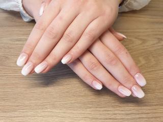 Salon de Manucure 'Instants Magiques' Coiffure/Institut 0