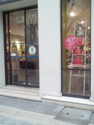 Salon de Manucure Yves Rocher 0