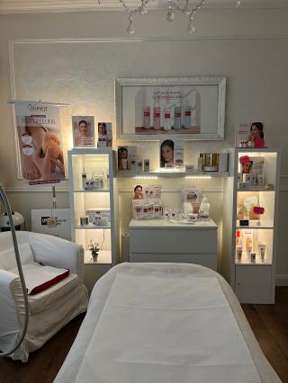 Salon de Manucure Salon de Beauté Ephélide - Esthéticienne Guinot - LPG 0
