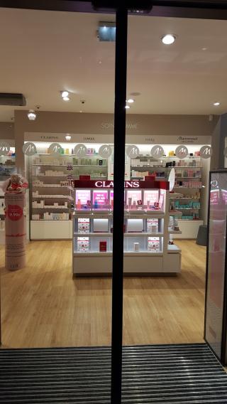 Salon de Manucure Marionnaud - Parfumerie & Institut 0