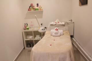 Salon de Manucure Royal Institut 0