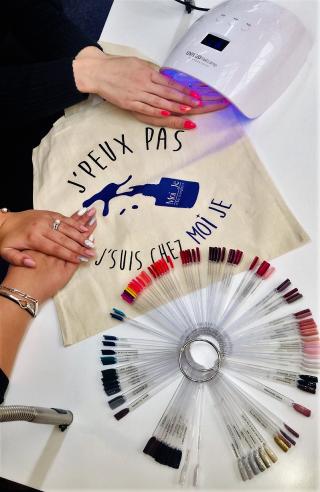 Salon de Manucure Moi Je - Bar à Ongles / Nail Bar Etrembières 2