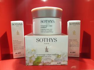 Salon de Manucure Camille Albane Tassin Salon de coiffure - Coiffeur - Coloriste - Maquillage 0