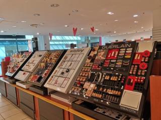 Salon de Manucure Parfumerie April La Riche 0