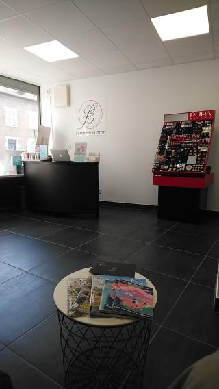 Salon de Manucure Beautiful Institut 0