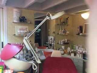 Salon de Manucure Le chat beaute cabinet de soins esthetiques. Guinot 0