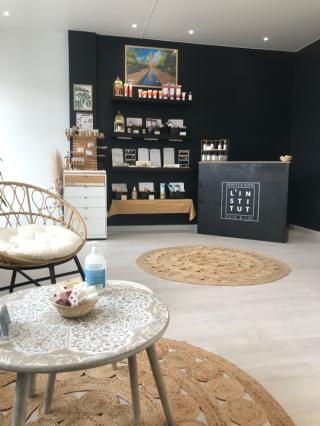 Salon de Manucure L’institut Beauté Et Soins 0