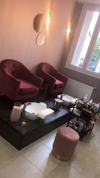 Salon de Manucure Cosmopolish bar à beauté 0