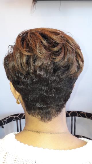 Salon de Manucure Hollycurl Coiffure 0