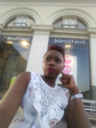 Salon de Manucure Bleu Cannelle 0