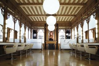 Salon de Manucure DESSANGE - Coiffeur Paris 8 0