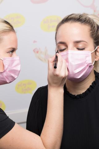 Salon de Manucure Benefit BrowBar Bar à Sourcils 0