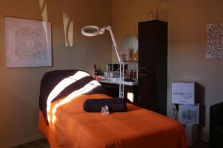 Salon de Manucure La maison du bien-être by Bain de Soleil - Onglerie, massages, soins corps et visage 1