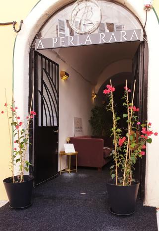 Salon de Manucure A PERLA RARA • Centre expert de la peau • Spécialiste en soins du visage sur-mesure • Facialiste Célia Vepori-Lucciardi 1