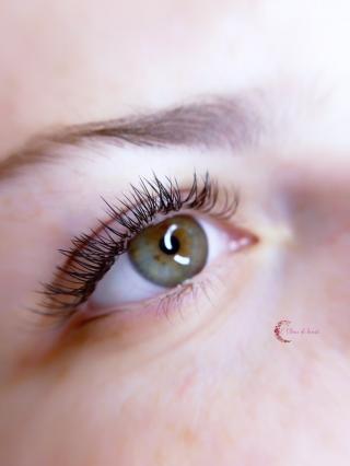 Salon de Manucure É CLAIRE DE BEAUTÉ - Institut de beauté à Givors, expert en extensions de cils, maquillage permanent et soins du visage. 2