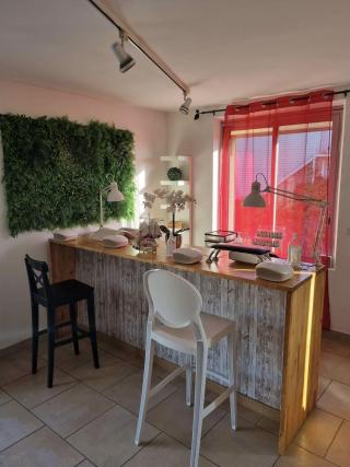 Salon de Manucure Institut de Beauté Isaline 0