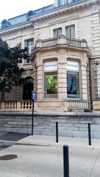 Salon de Manucure DESSANGE - Coiffeur Romans Sur Isère 0
