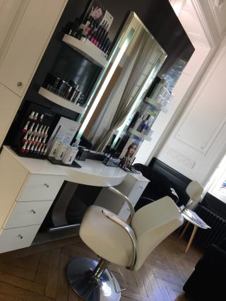 Salon de Manucure DESSANGE - Coiffeur Romans Sur Isère 0