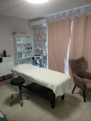 Salon de Manucure Planet Hair Coiffure Esthetique Barbier UV prothesiste capillaire agrée 1