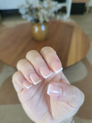 Salon de Manucure Ongles aux 4 vents 0