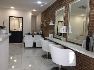 Salon de Manucure Aux Trois visages 0