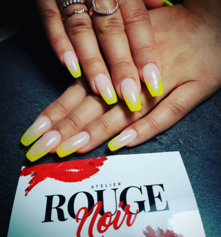 Salon de Manucure Atelier Rouge Noir 0