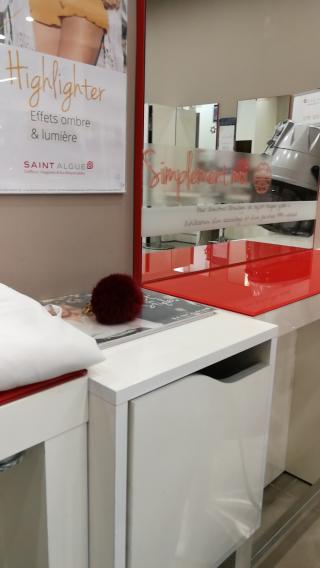 Salon de Manucure Saint Algue - Coiffeur Villeneuve la Garenne 0