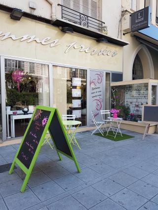 Salon de Manucure Femmes Pressées 0