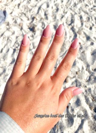 Salon de Manucure Jusqu'au Bout Des Ongles Et Cils 0