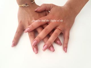 Salon de Manucure Jusqu'au Bout Des Ongles Et Cils 0