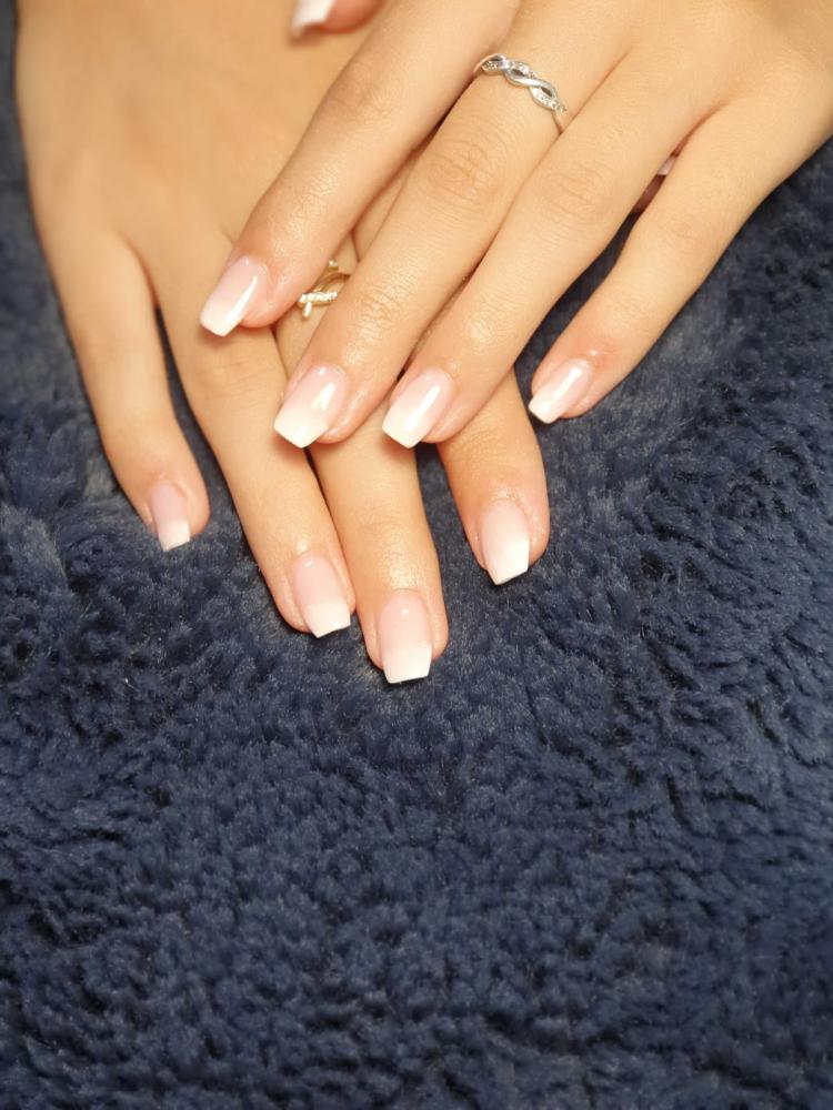 ELITE NAILS - prothésiste ongulaire et extensions de cils
